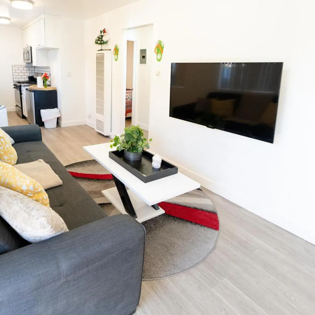 Photograph of Cozy 2 Bedroom In Hollwood area Close to Downtown La