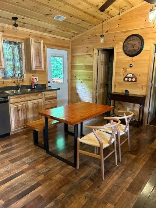 Photograph of Easy Living in Gatlinburg