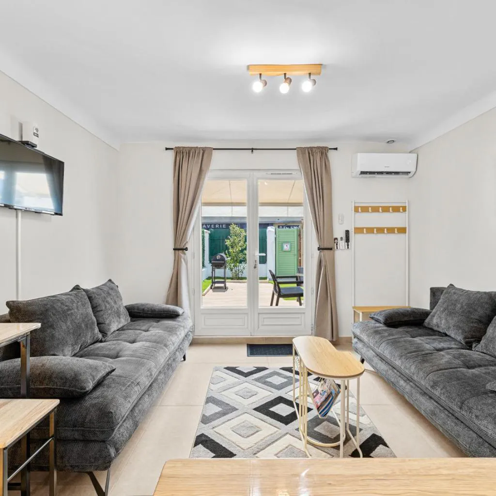 Photograph of 7 min walk to the sea, Free parking, 3 AC, Garden