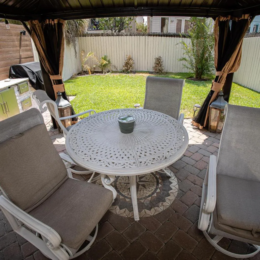Photograph of Beautiful first floor suite with backyard, near Downtown and stadiums