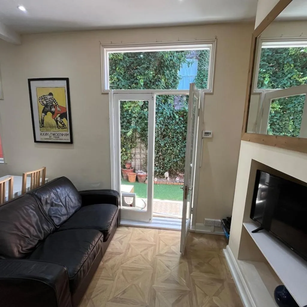 Photograph of Spacious 4 bedroom flat in a desirable location