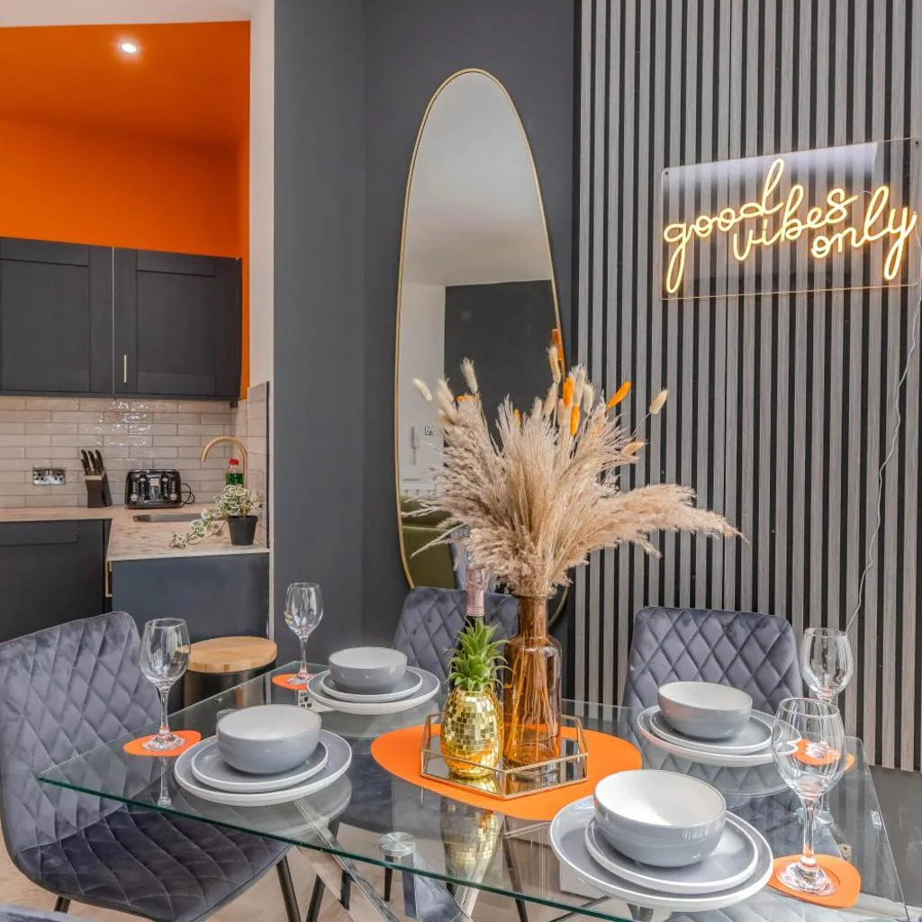 Photograph of Stylish 3 Bedroom Apartment Next to Brighton Beach and Shopping Center