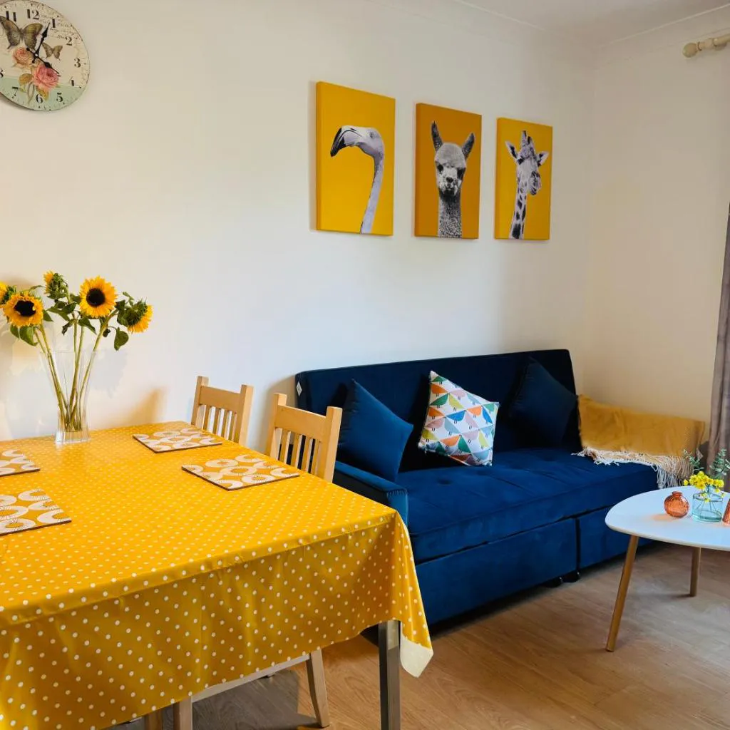 Photograph of Murrayfield Maindoor flat with Free parking and Great Public transports Link