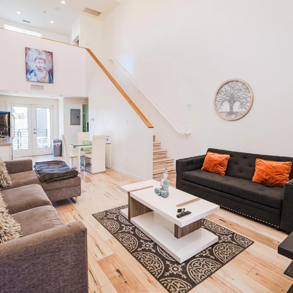 Photograph of Modern Designer Loft 1BR Balcony Free Parking Sleeps 4
