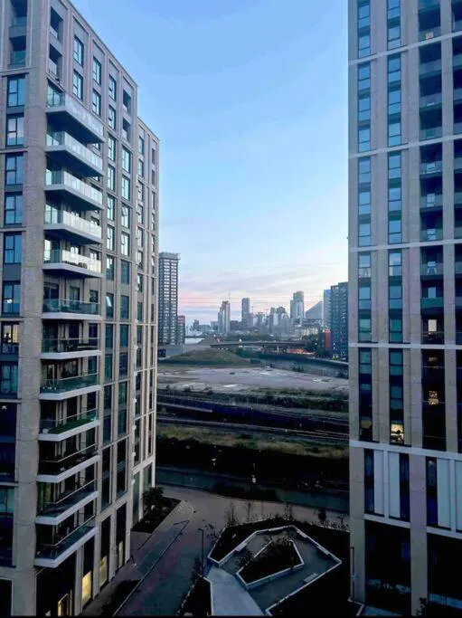 Photograph of 2 bed apartment close to station with parking