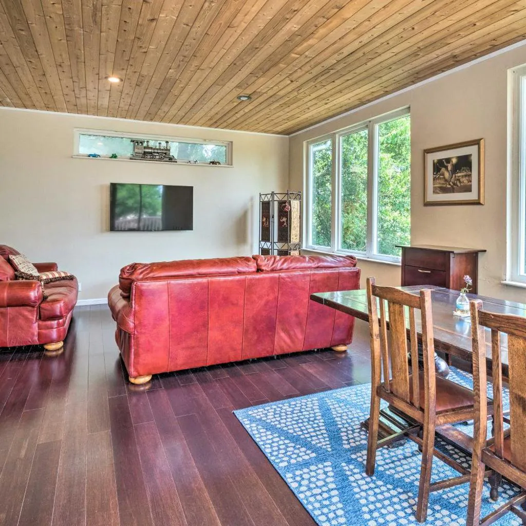 Photograph of Pet-Friendly Austin Home w/ Deck, Yard, & Views!
