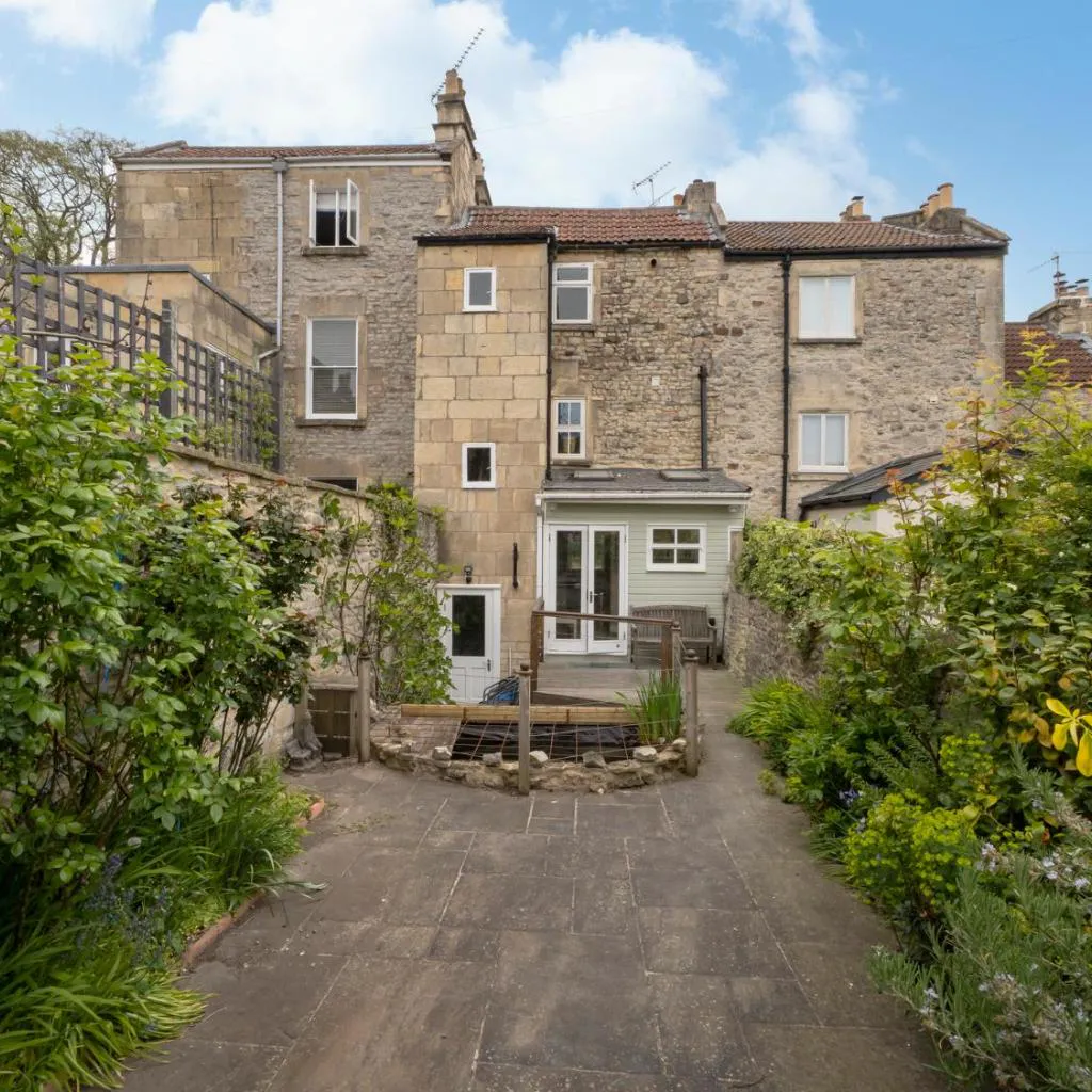 Photograph of Charming 3 Bedroom House next to Victoria Park Pass the Keys
