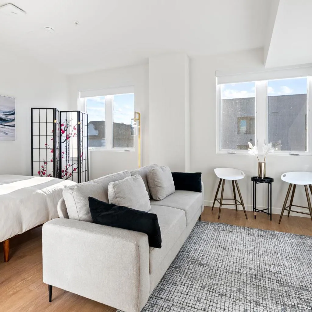 Photograph of Bright Studio on Sunset Blvd, Free Parking, Gym, and Pool
