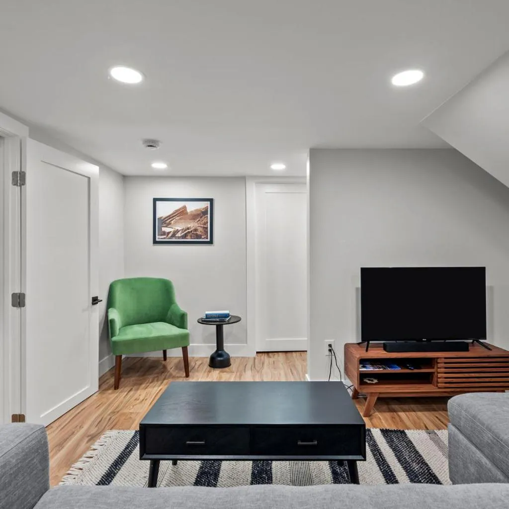 Photograph of Cozy Dog-Friendly Unit with Parking Near Broadway