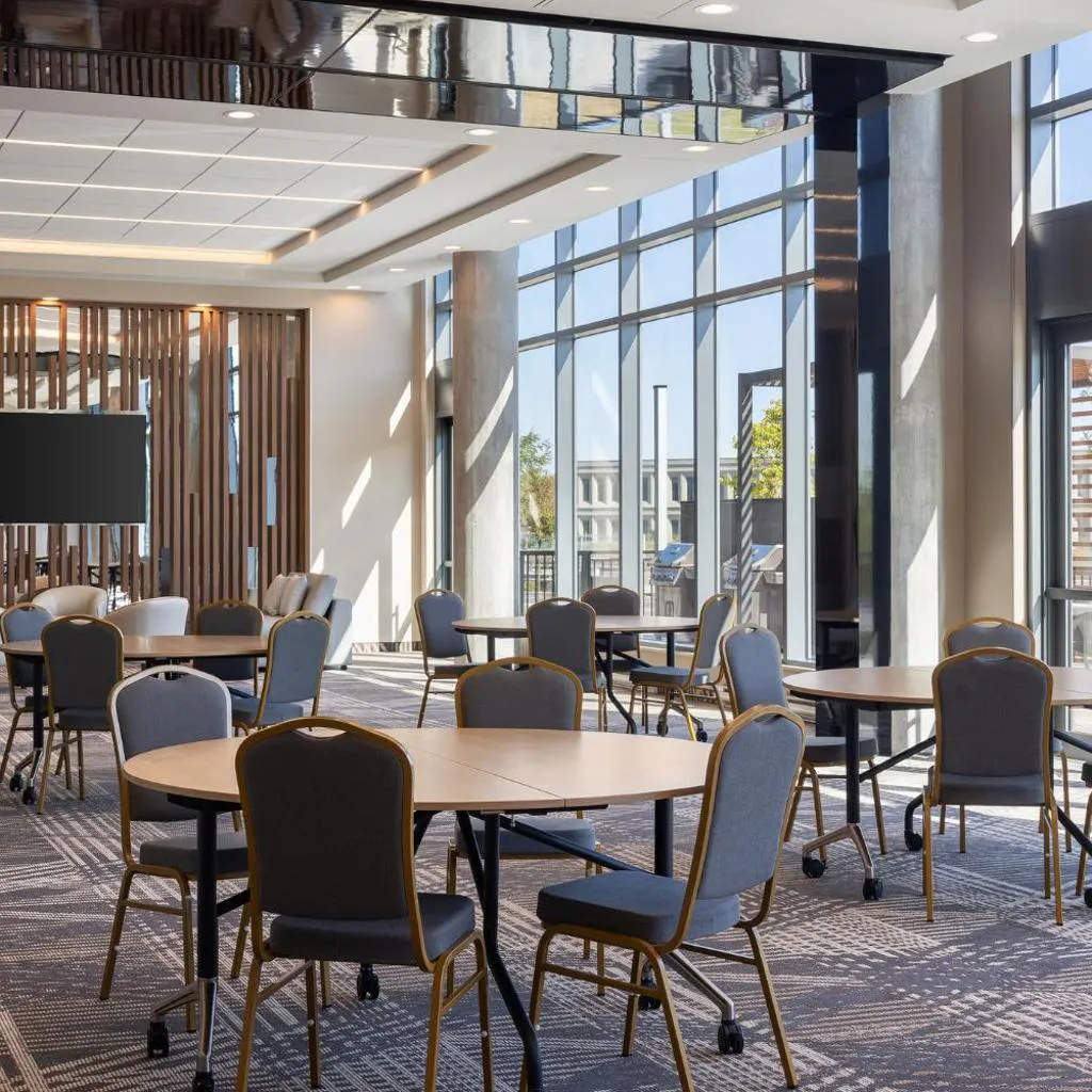 Photograph of Staybridge Suites Montreal Airport - St-Laurent by IHG