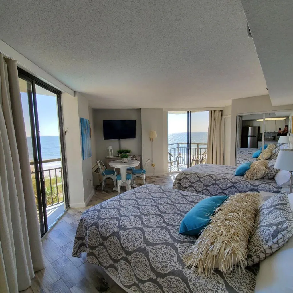 Photograph of 426 Belle Vue Magnificent Oceanfront Studio Pet friendly