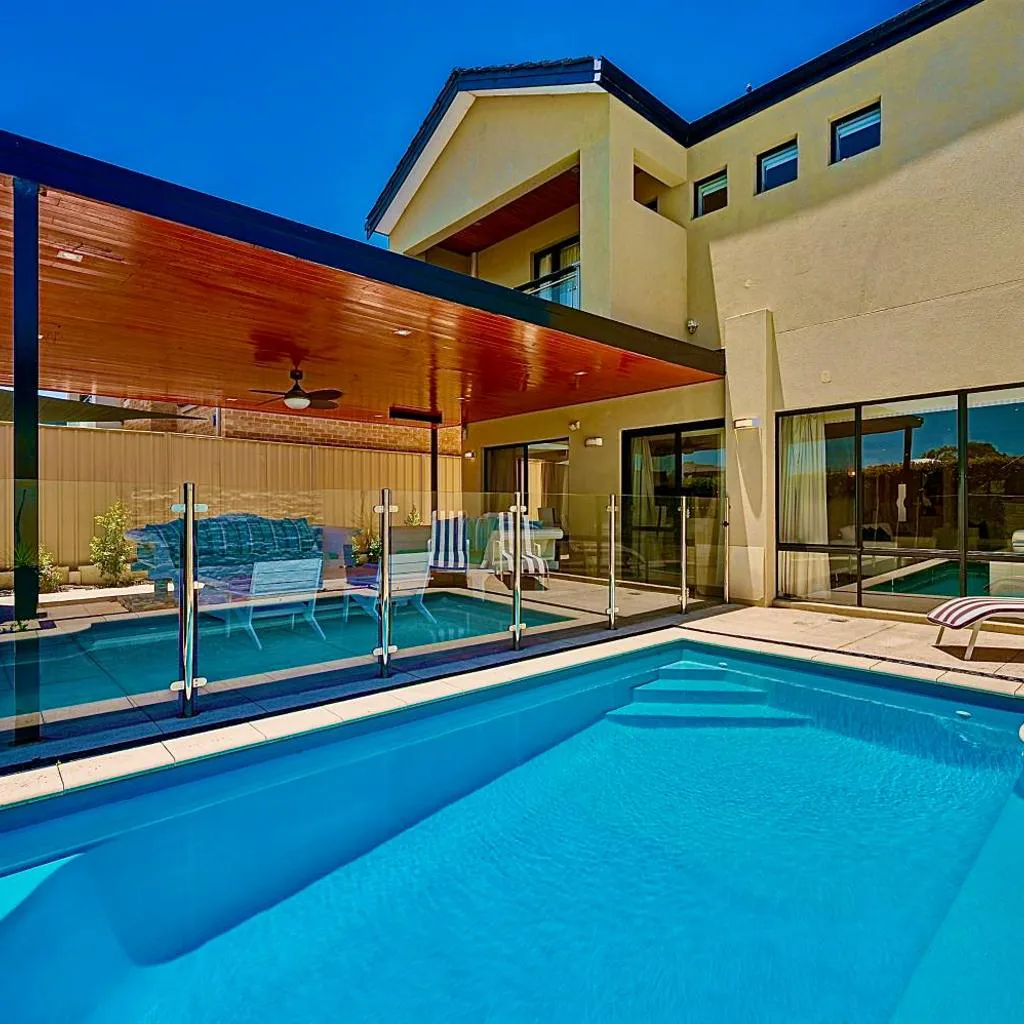Photograph of Luxury Villa W Pool & Spa 5 BEDROOMS