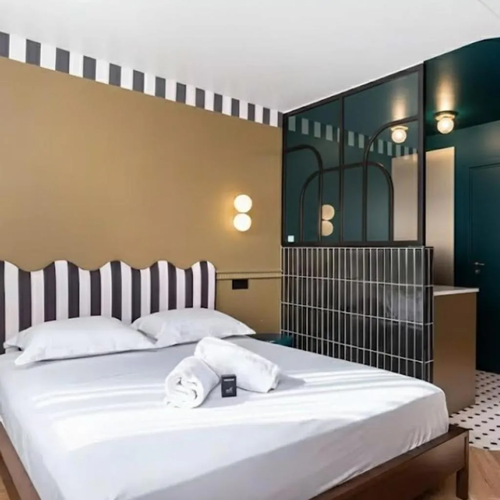 Photograph of Studio Élégant-Une Escapade Raffinée en Plein Cœur de la Ville