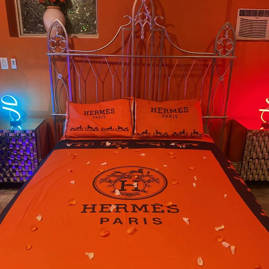 Photograph of 420 Friendly Suites