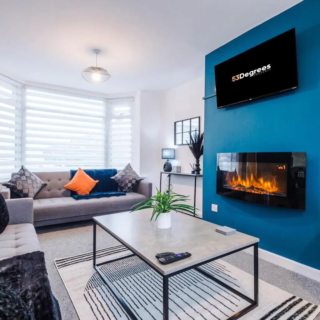 Photograph of NEW! 3-Bed Home in Manchester by 53 Degrees Property, Ideal for Contractors & Business Stays, Sleeps 8!