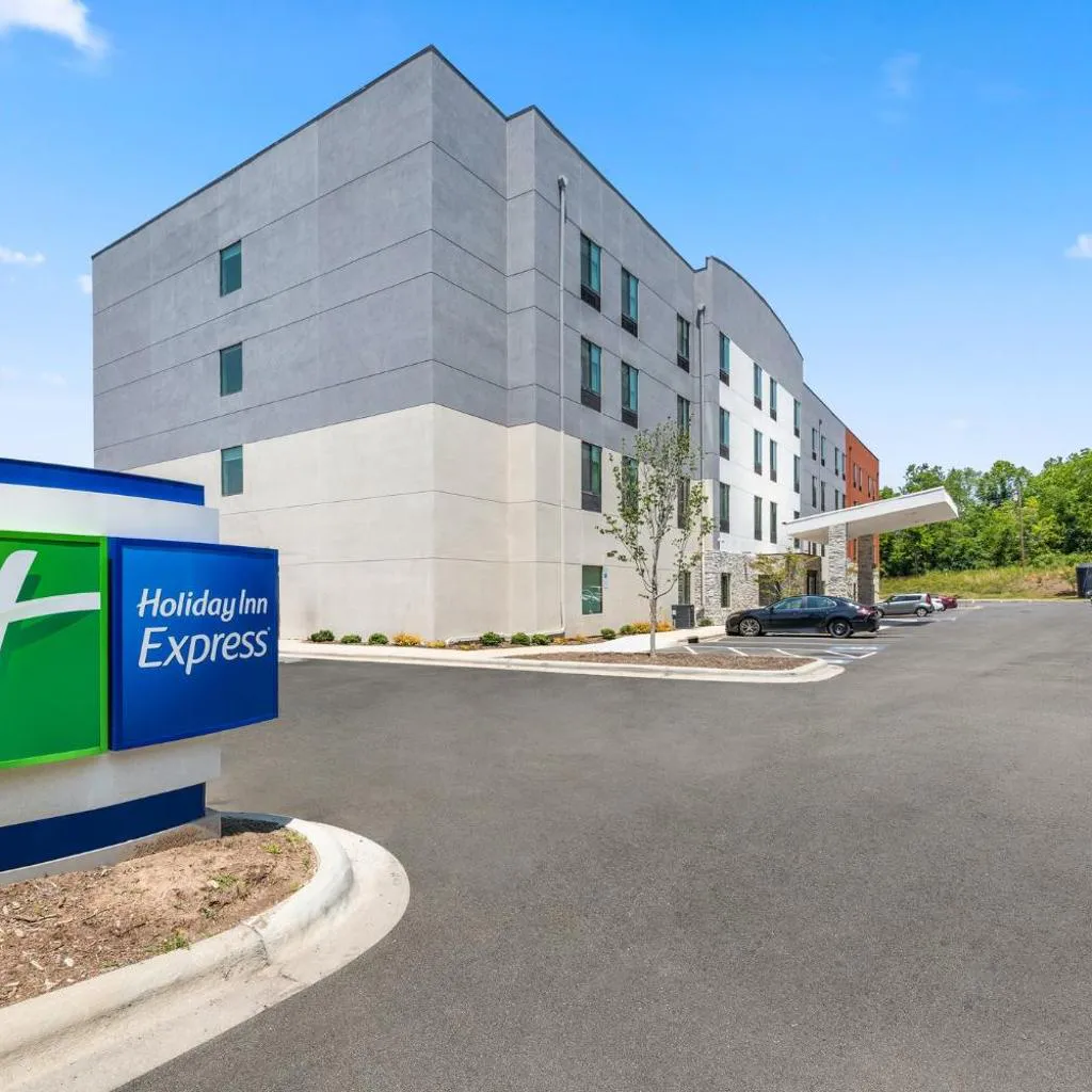 Photograph of Holiday Inn Express Asheville Woodfin by IHG