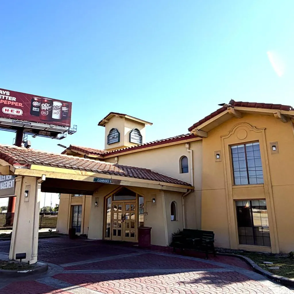 Photograph of Townhouse Garden Inn & Suites San Antonio I 35