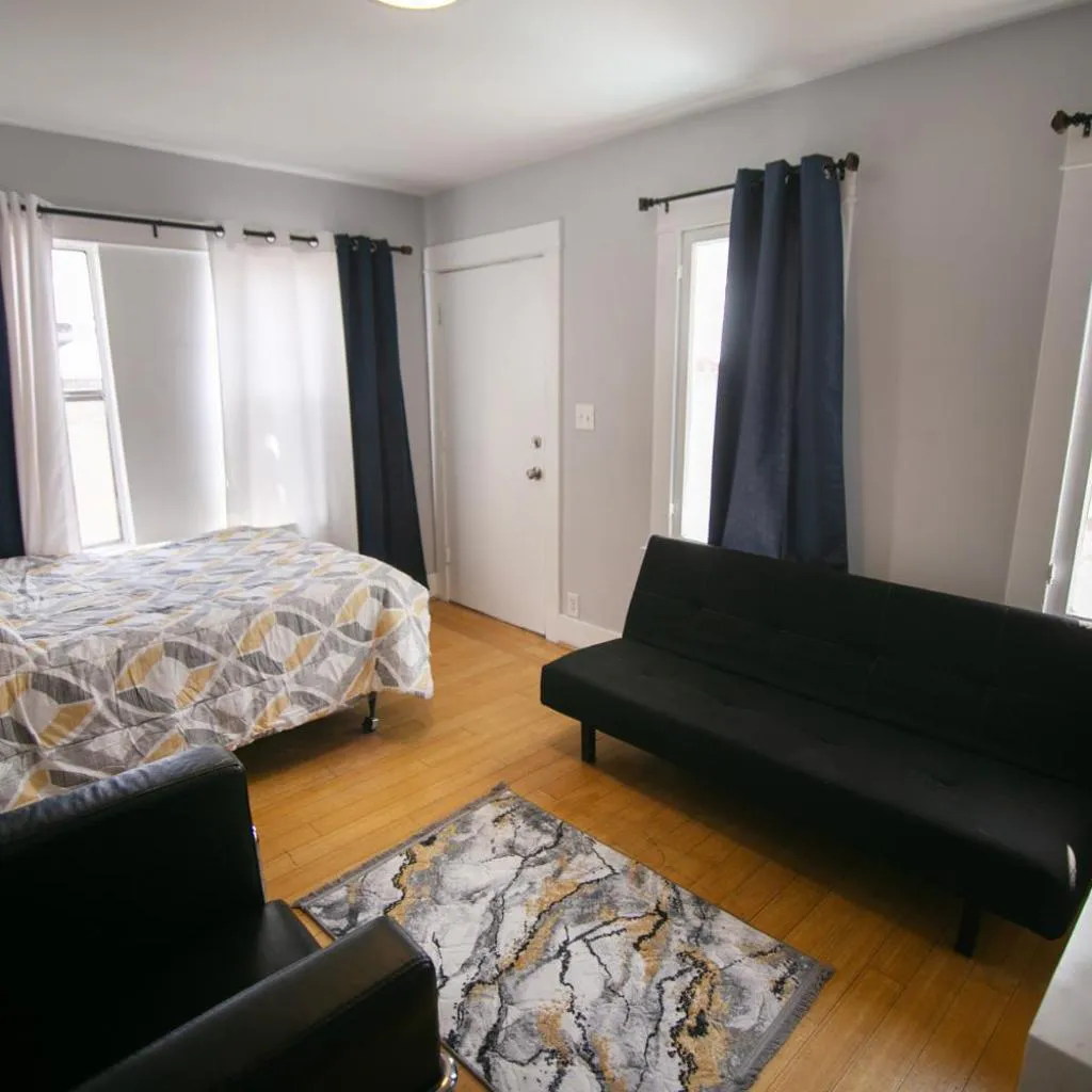 Photograph of Cozy room in East Holywood, 7 min from holllywood, 15 from downtown, 20 to hollywood sing