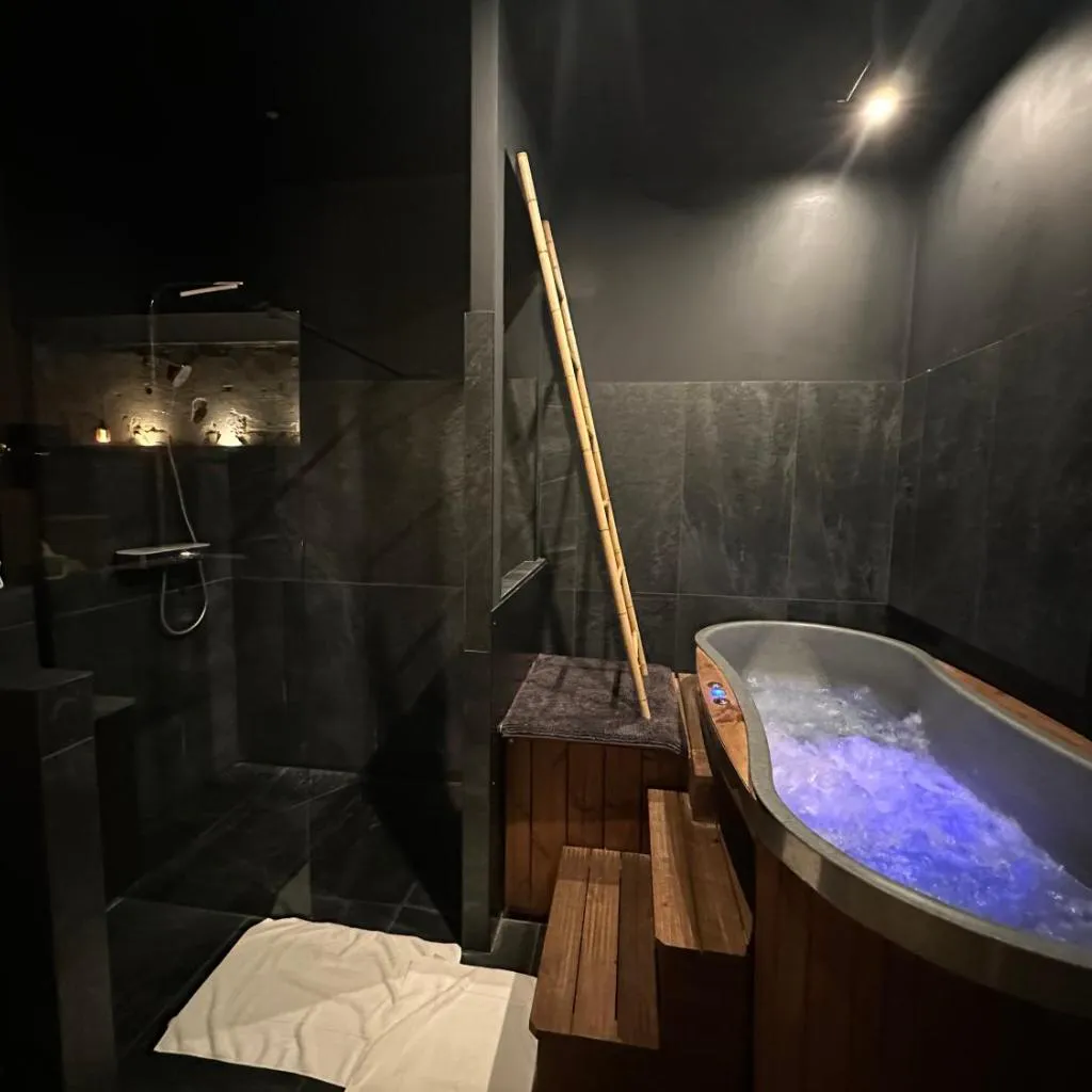 Photograph of Love room - Cinéma et Jacuzzi Shelby