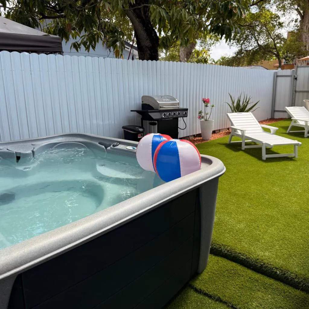 Photograph of Luxury 5BR 5BA Home with Heated Jacuzzi Near Brickell