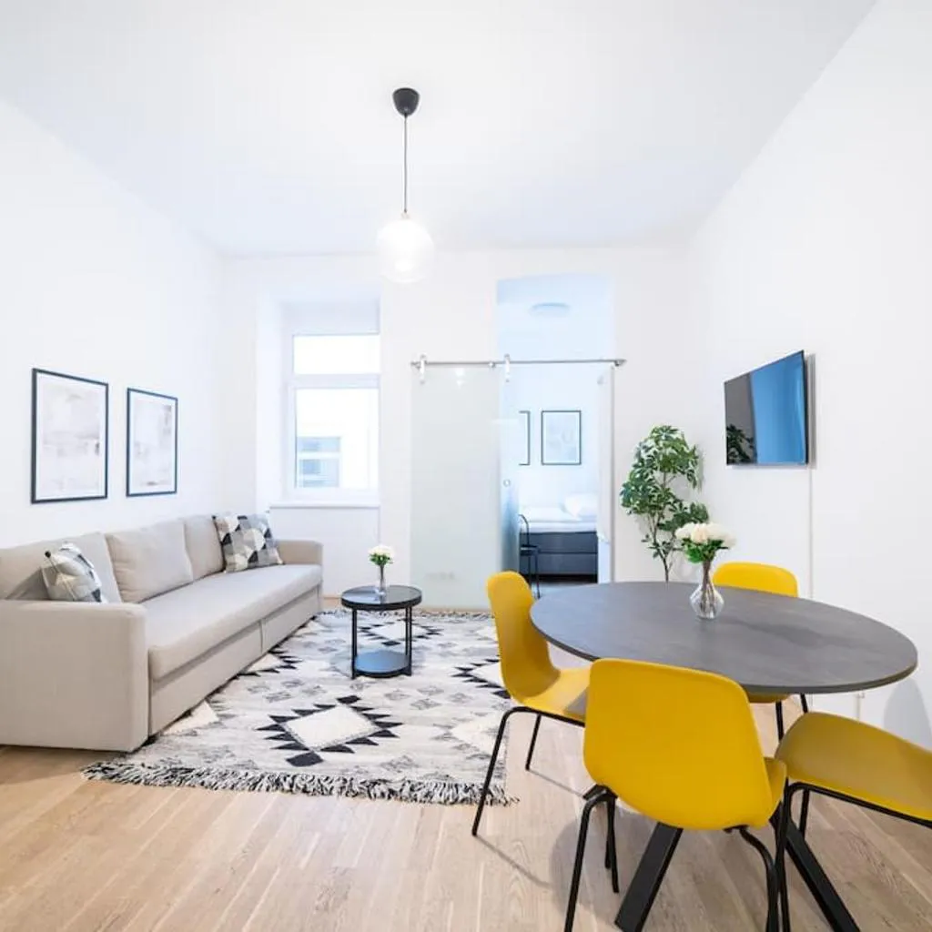 Photograph of Beautiful apartment in Vienna's heart 1b