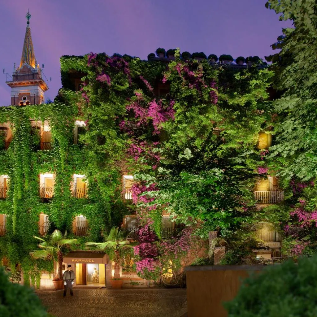 Photograph of Hotel Raphaël - Relais & Châteaux
