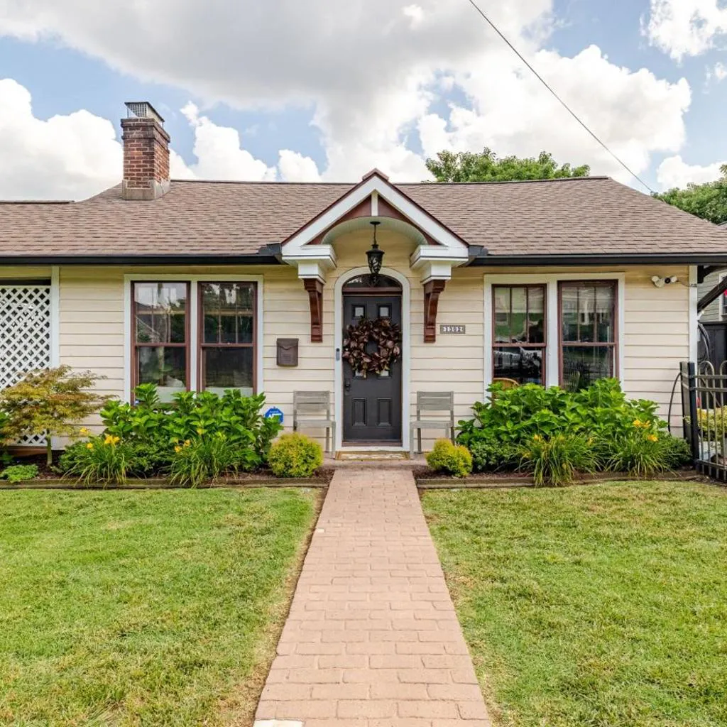 Photograph of Nashville Fatherland Cottage