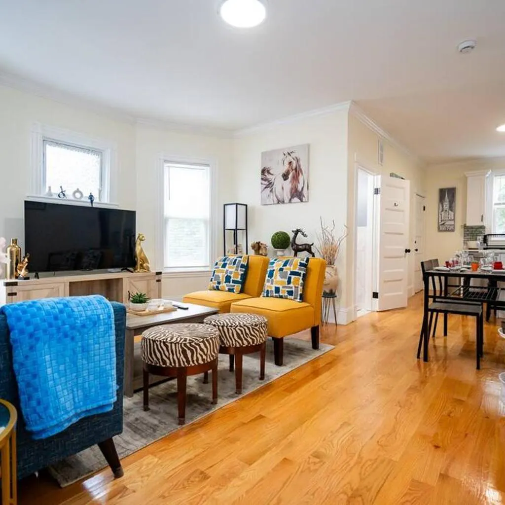 Photograph of 14b-Newly Renovated, Uniquely decorated Apartment