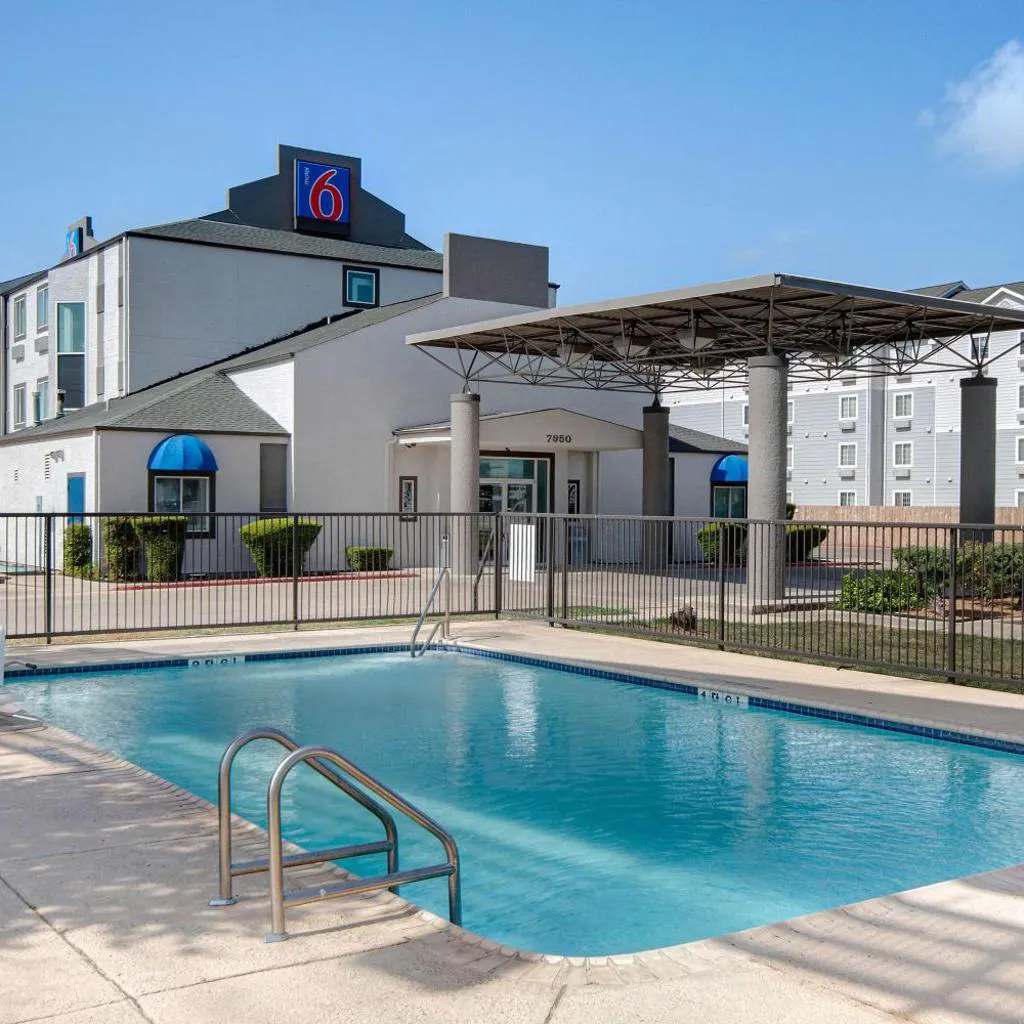 Photograph of Motel 6-San Antonio, TX - South