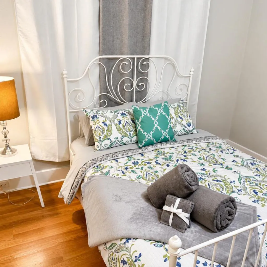 Photograph of Charming Downtown Studio - Walk to Toyota Center
