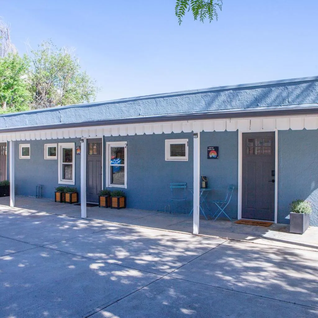 Photograph of Zuni St Motor Inn- Bike, Dine, Explore Denver