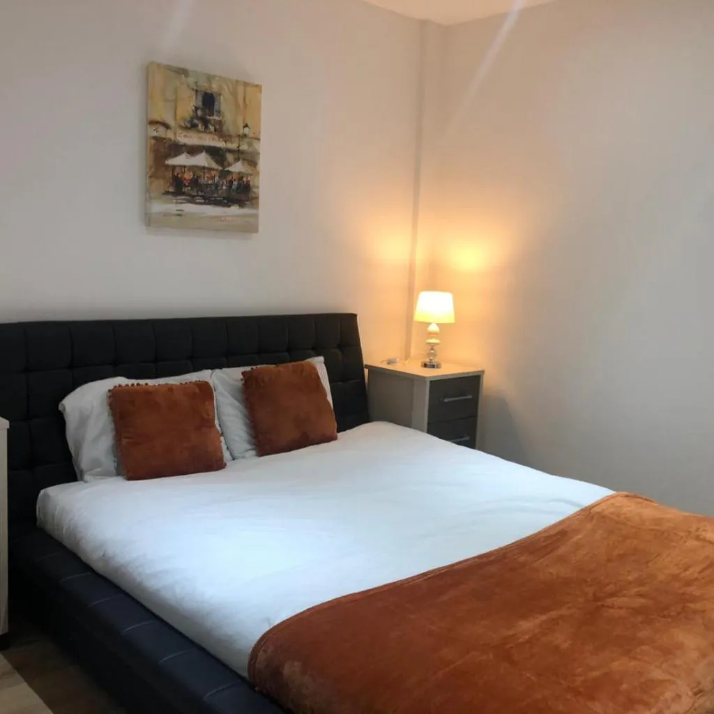 Photograph of Southwark & City Apt 3B