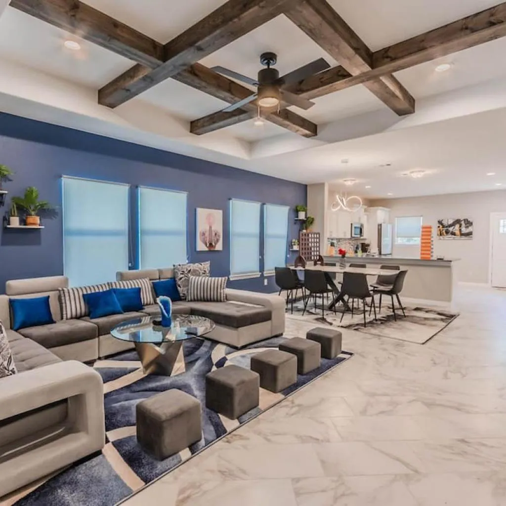 Photograph of Modern 4 BR Near Downtown, Zoo