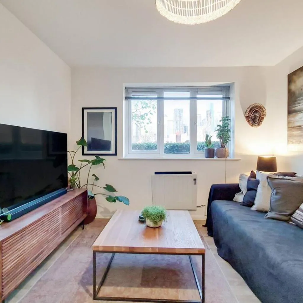 Photograph of Waterside 1-Bed, Sleeps 4, Near Canary Wharf