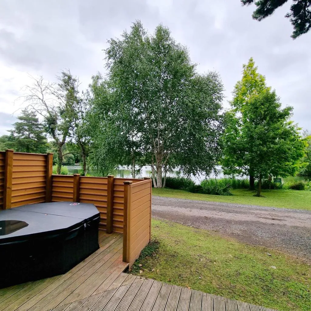 Photograph of Oak Lodge 8 Hot Tub