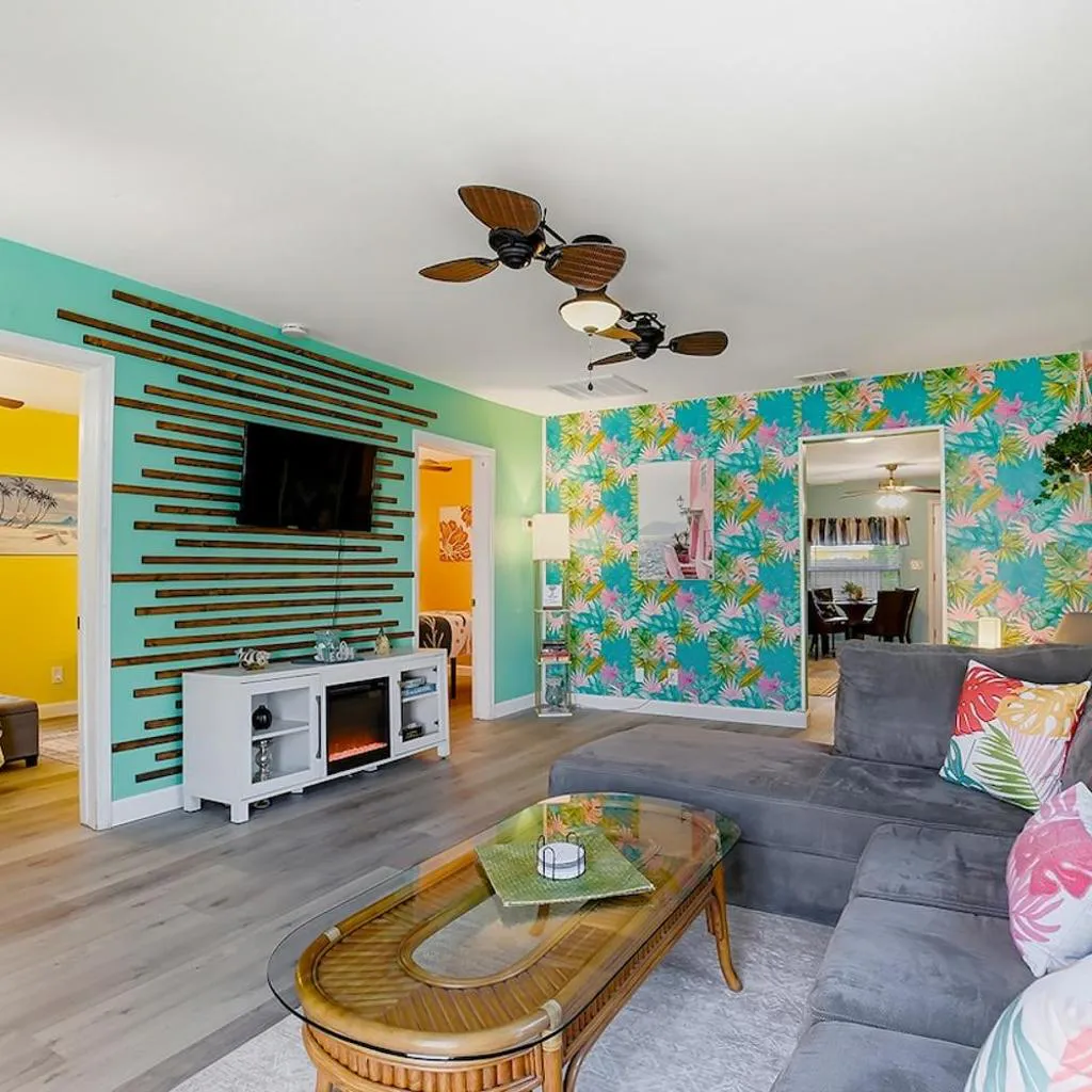Photograph of Historic Downtown Ft Myers Bungalow