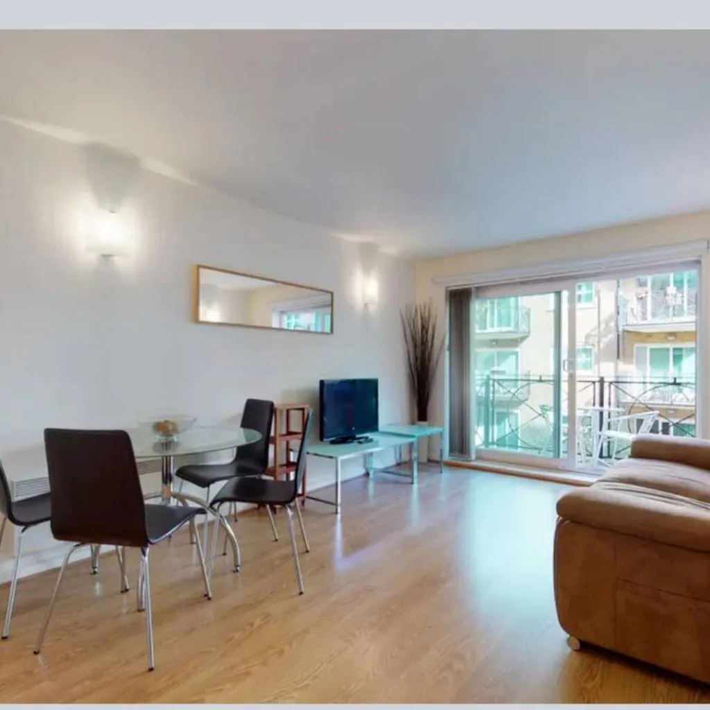 Photograph of ExCel O2 Stylish Dockside Warehouse Apartment