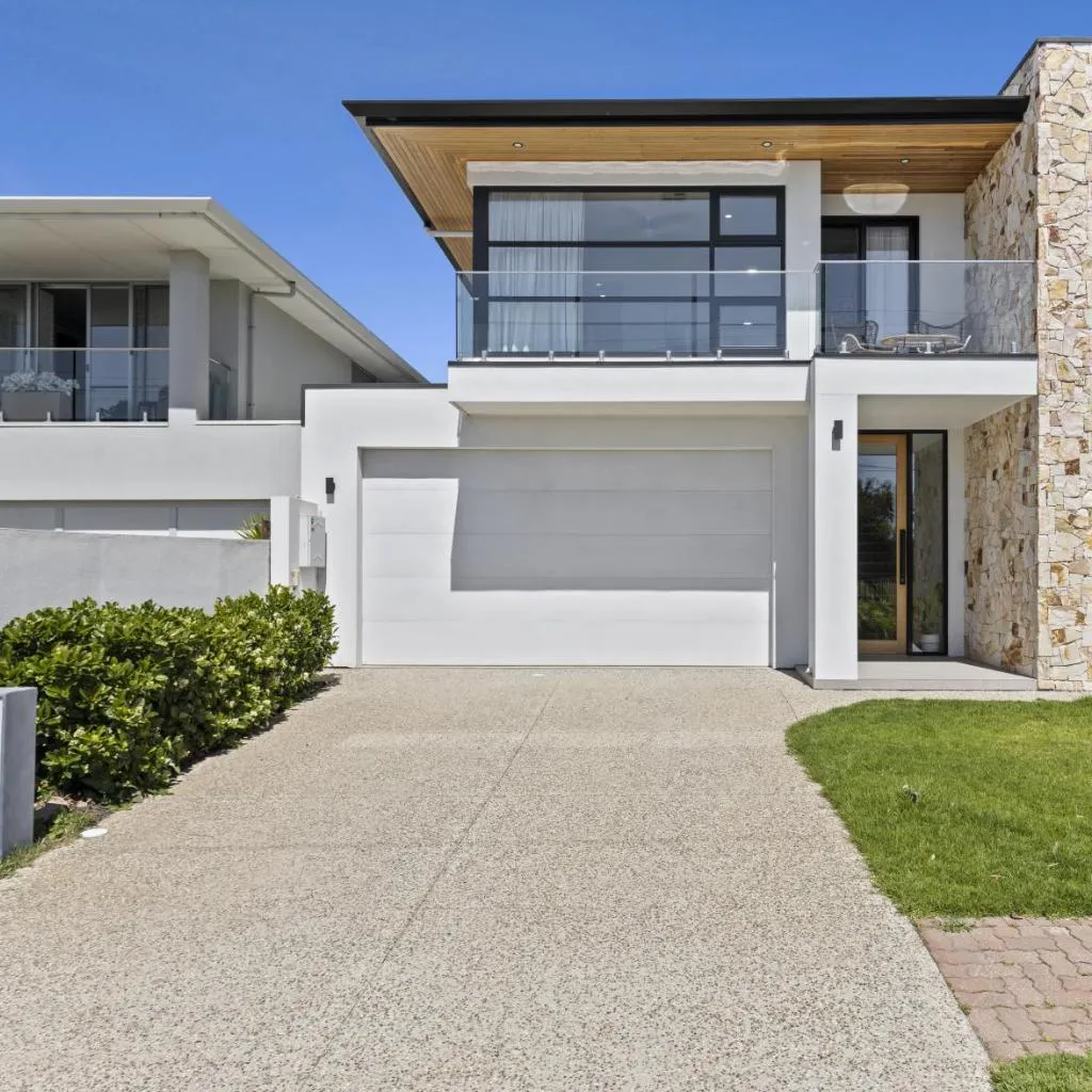 Photograph of Swainson on 3 Lexington - 200m to Beach!