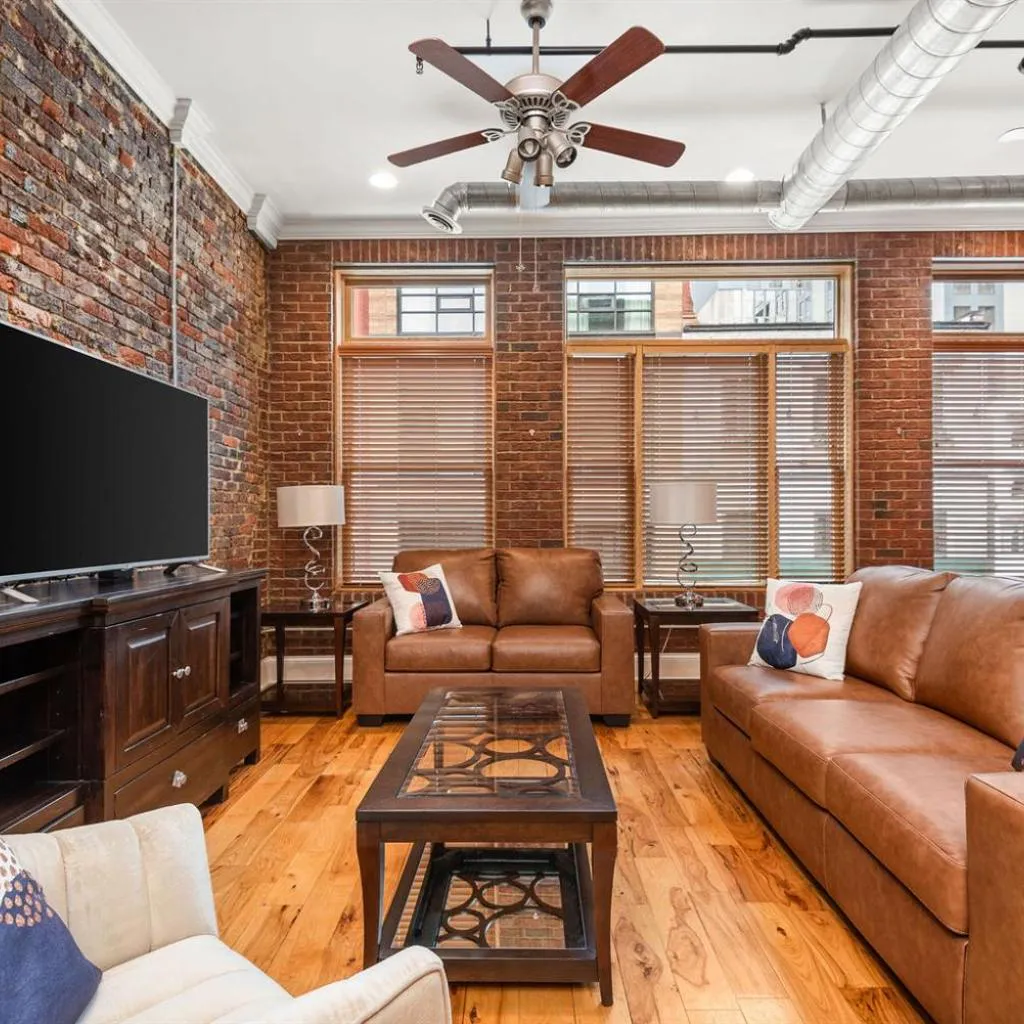 Photograph of The Johnny Cash Dual Condos Downtown at Printer's Alley & Steps to Broadway