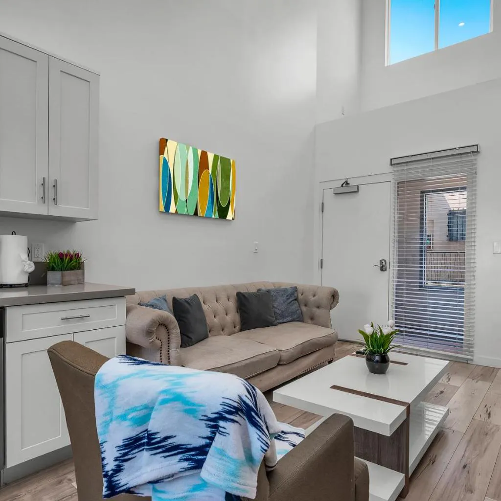 Photograph of Luxury 1-Bedroom Loft Balcony Free Parking Hollywood Sign View