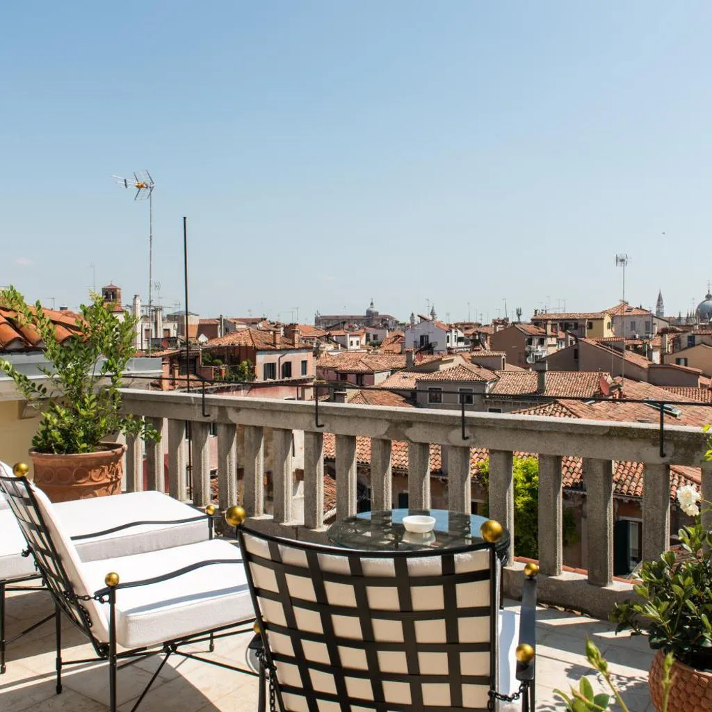 Photograph of Nolinski Venezia - Evok Collection
