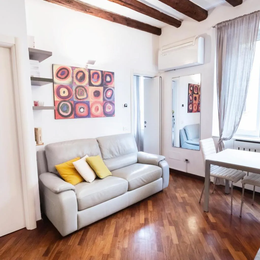 Photograph of Cosy and Bright Flat in the heart of Porta Venezia
