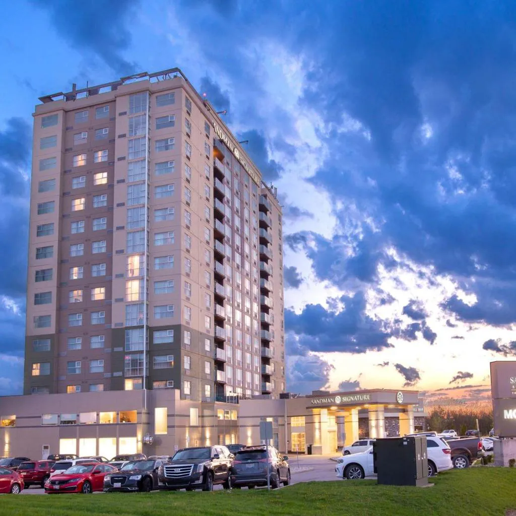 Photograph of Sandman Signature Toronto Airport Hotel