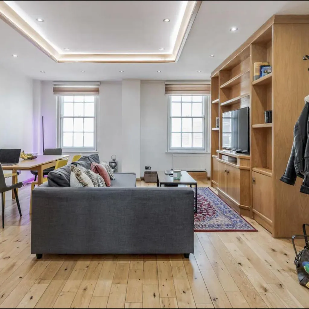 Photograph of Elegant 2-Bedroom Apartment - Sleeps 7 - Near Oxford St - 3 Bathrooms & Air Conditioning