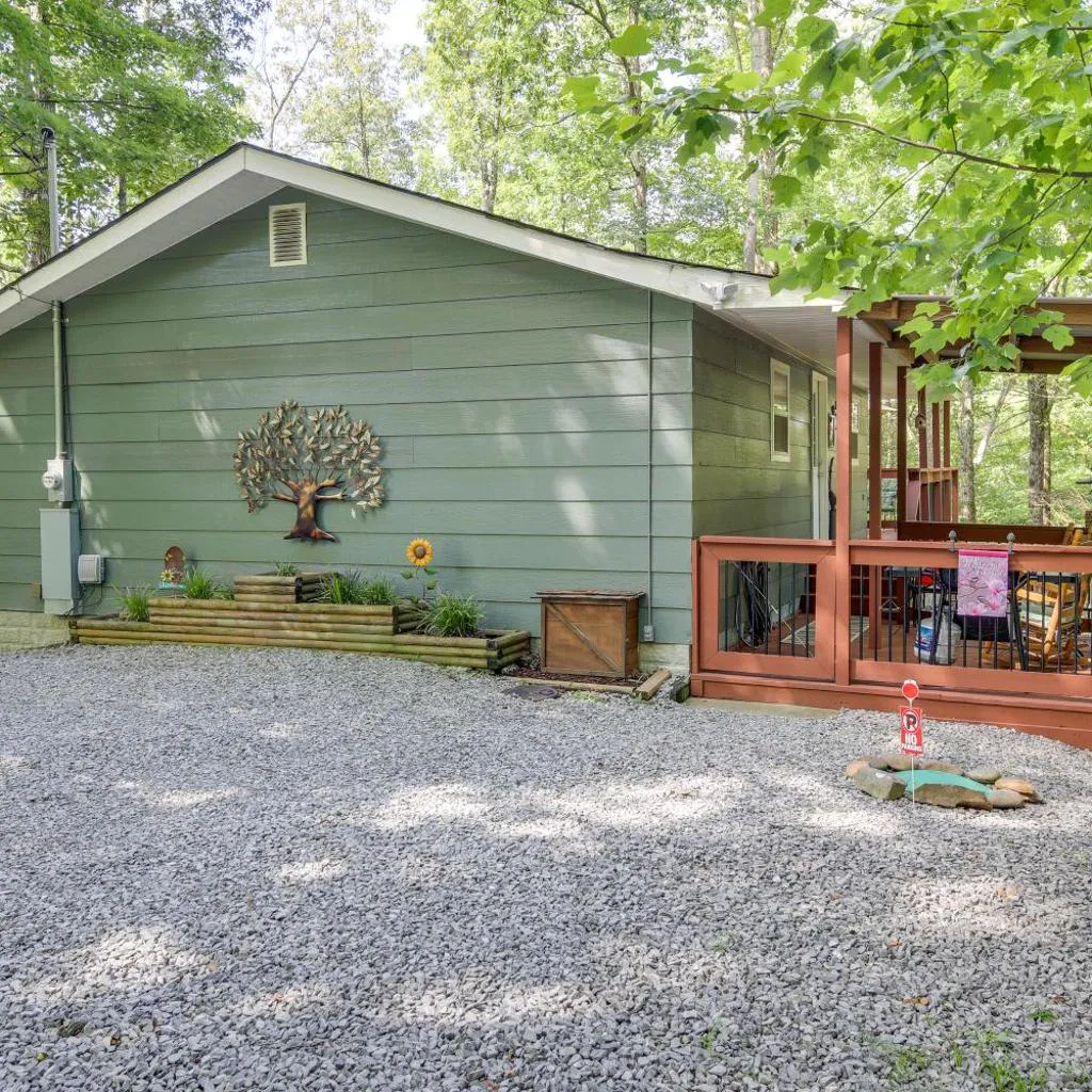 Photograph of Quaint Smoky Mountain Cabin - 4 Mi to Gatlinburg!