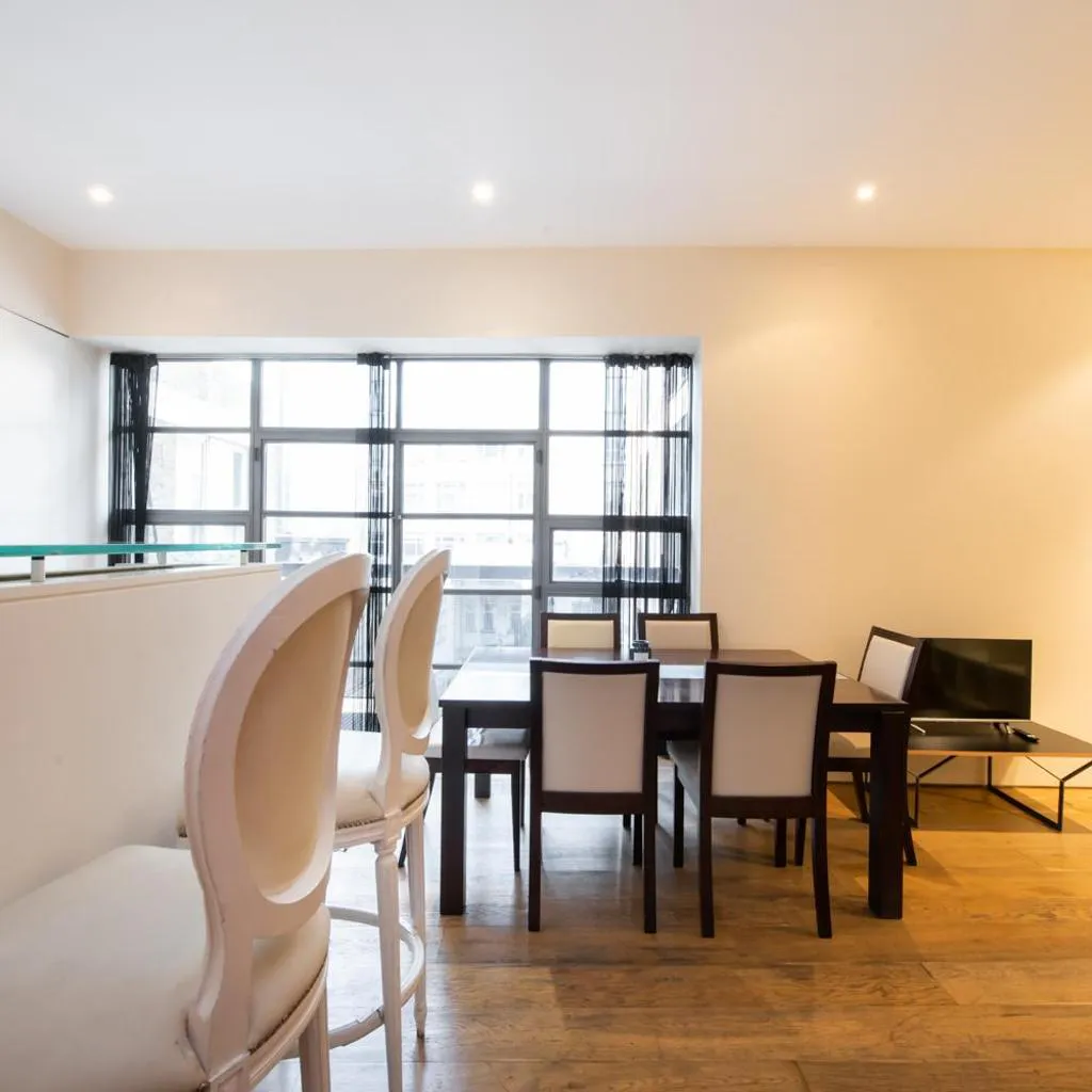 Photograph of Stunning 3 Bedroom Flat in Mayfair