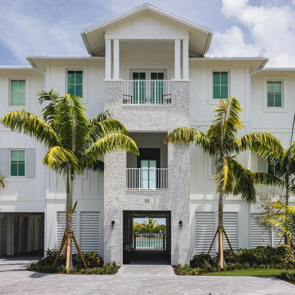 Photograph of New Waterfront Home - Dreamside House
