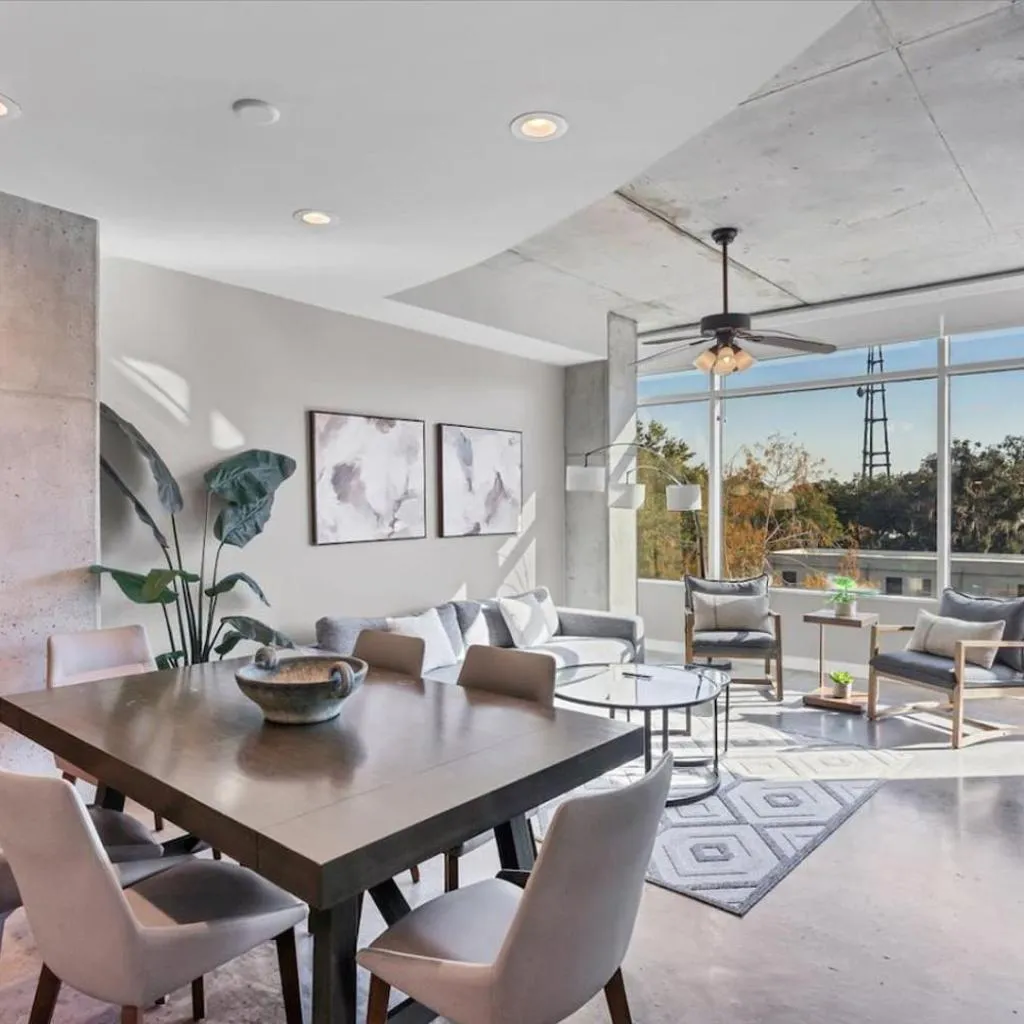 Photograph of Contemporary 2 bdrm 2 bath Downtown Orlando
