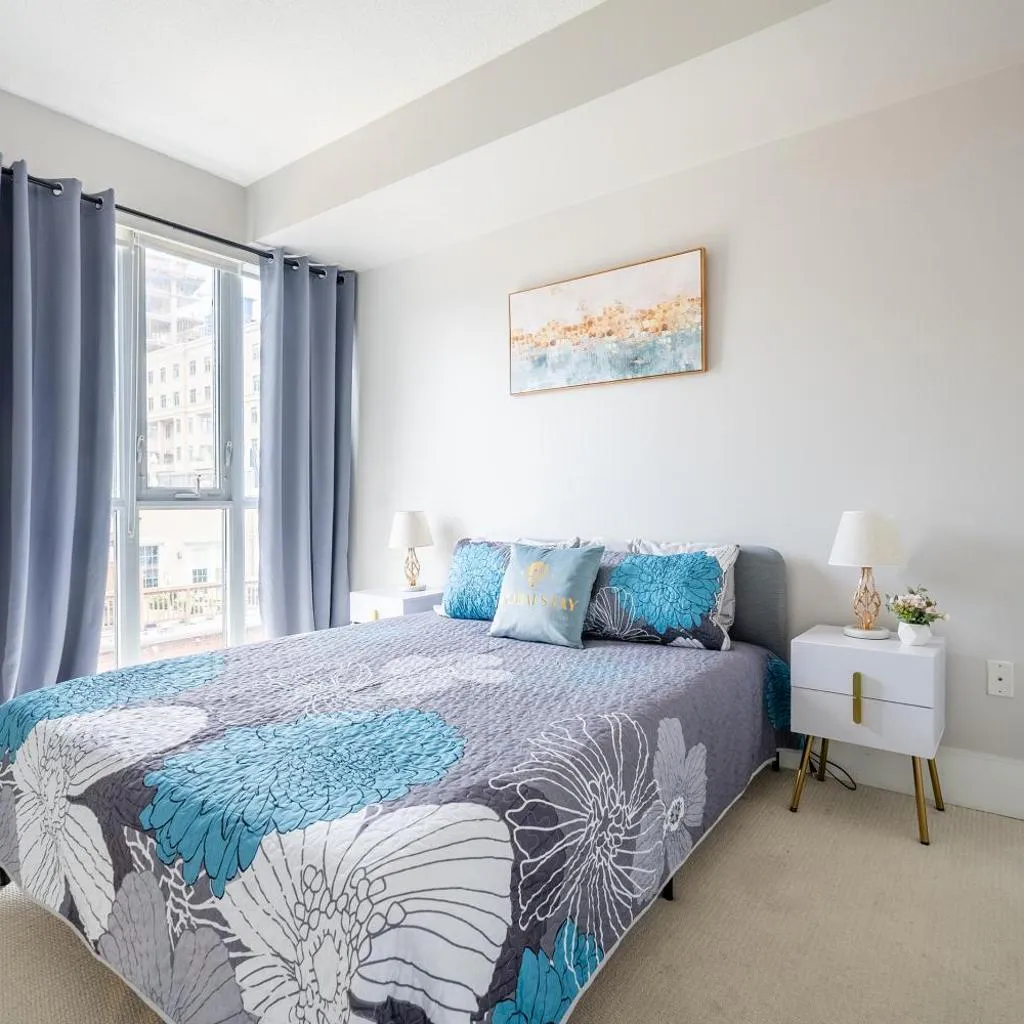 Photograph of Beautiful 1Bedroom & Den Condo in the Heart of Downtown Toronto
