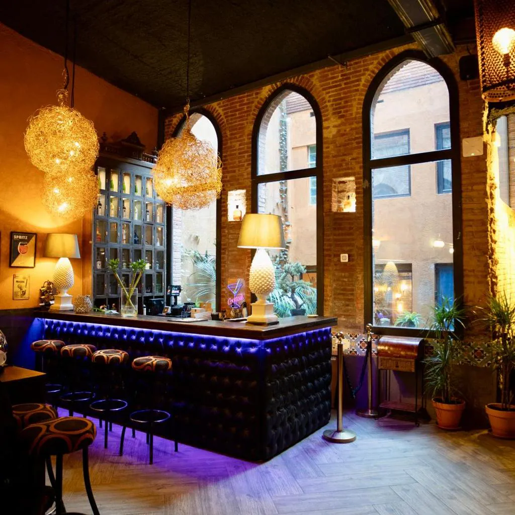 Photograph of Hotel Lincoln Lounge